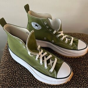 Converse NWOT Women’s size 10.5 Run Star Hike in Olive